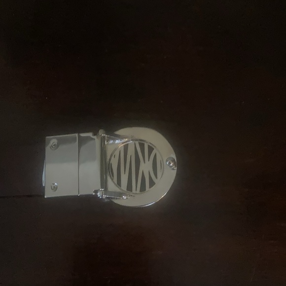 Donna Karan Vintage 1989 black and silver tone embossed belt Size appr 30 -35 in - Picture 2 of 5